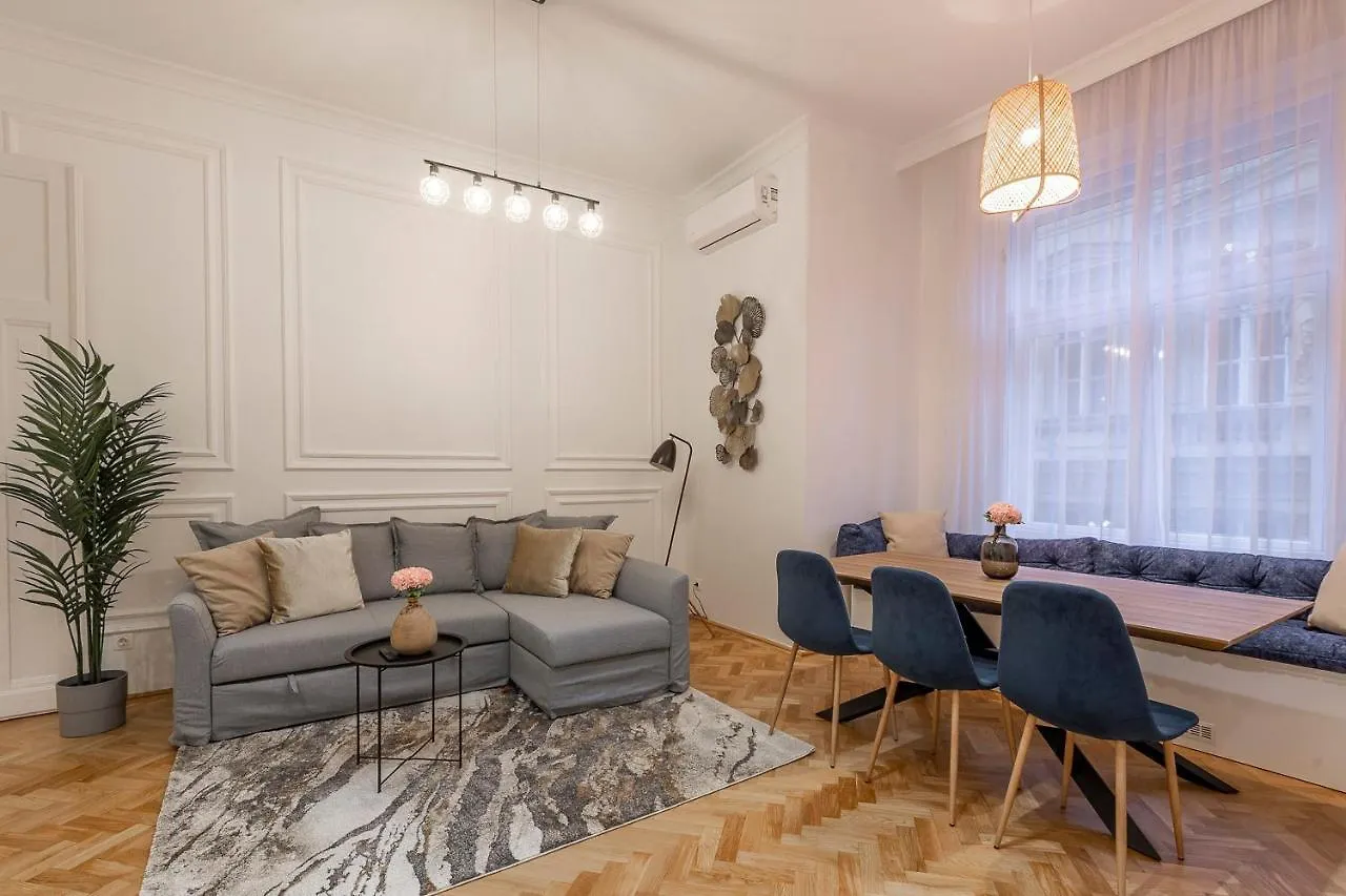 Glamorous Modern Apartment In The Hearth Of Budapest